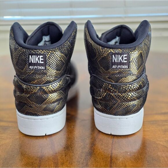 Nike Air Python Premium Black Gold Print Men’s Sneakers Size 10 New 705066-002 main image 9